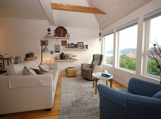 512 S Fletcher Rd, Gibsons, BC V0N1V8