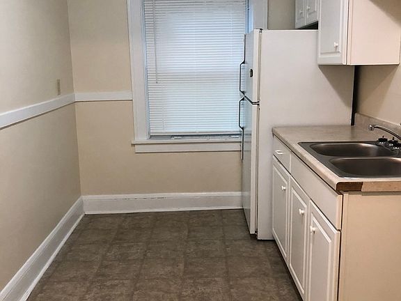 4th image of 3245 Penn Ave N APT 1