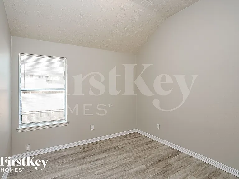4531 Bridgevillage Dr — Photo 13