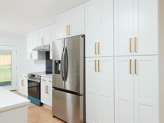 3rd image of 2110 W 74th Ter