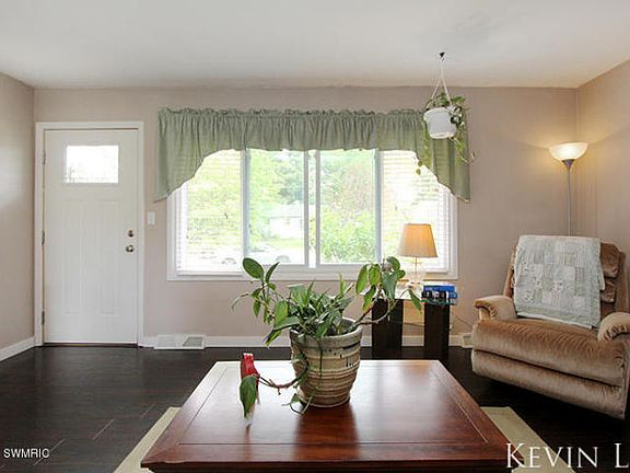 3rd image of 1551 Gridley Ave NW