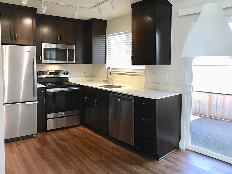 1304 SE 37th Ave — Photo 8
