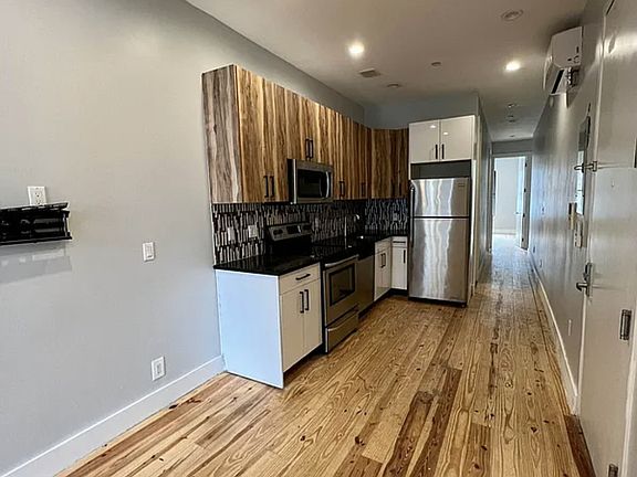 3rd image of 570 Evergreen Ave #1R