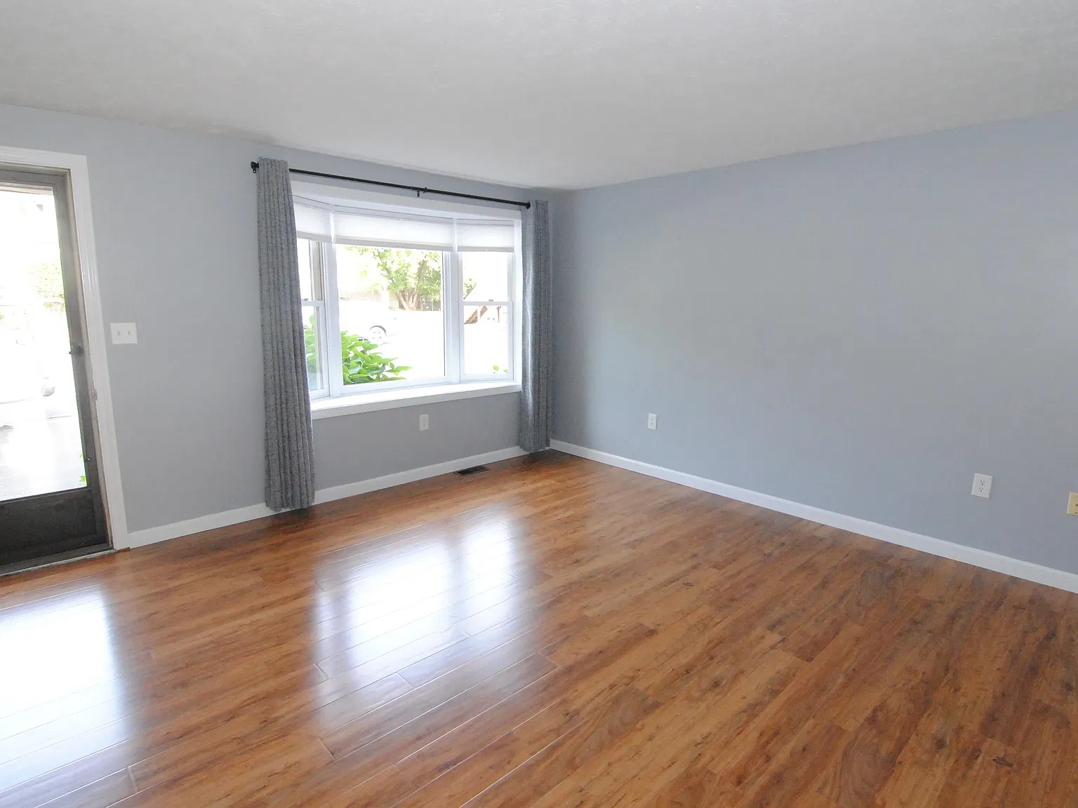 2 bed, 1.5 bath, 1437 sqft, $2,600 — Photo 3