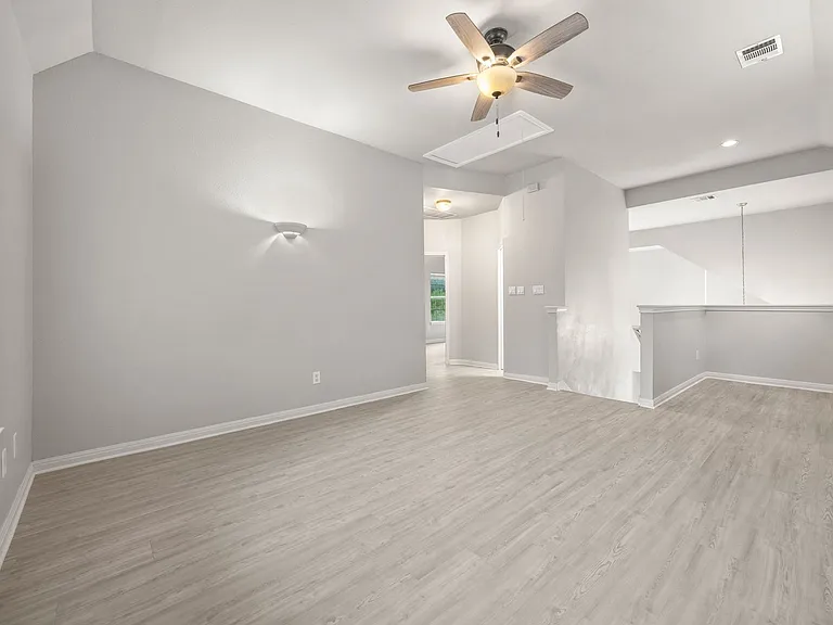 1604 Lakeway Blvd — Photo 14