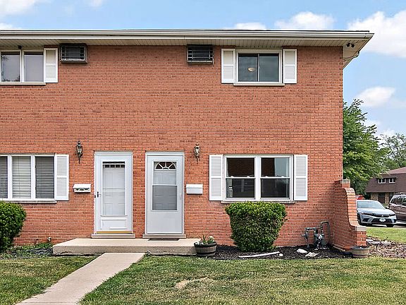 3rd image of 1231 Town Crest Dr APT A