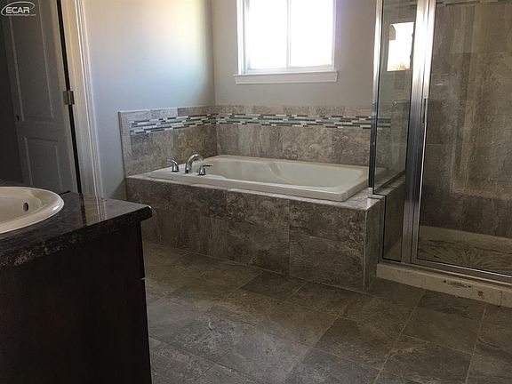 4th image of 1586 Baypointe Cir