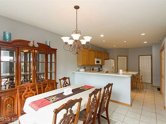 4th image of 1017 NE Greenview Dr