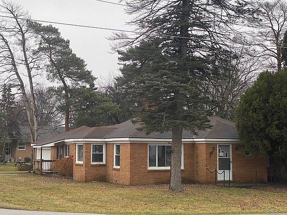 2nd image of 2150 Linda St