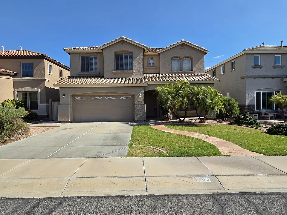 2709 W Redwood Ln