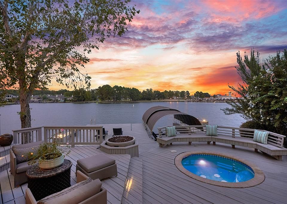 Beautiful lake views!