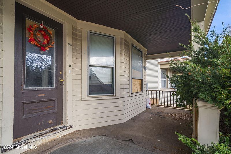 4th image of 244 Manning Boulevard