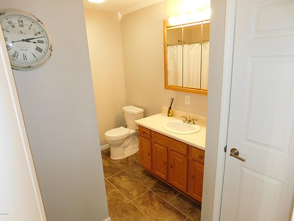 4th image of 24270 Cedar St