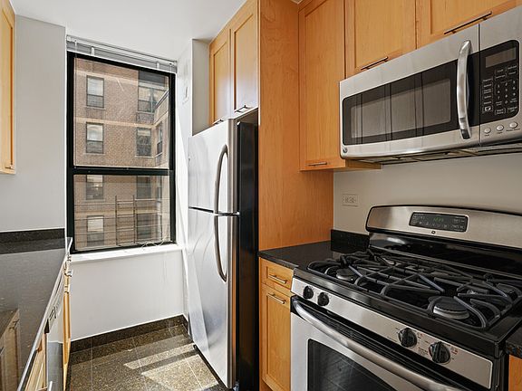 5th image of 247 W 87th St #10E