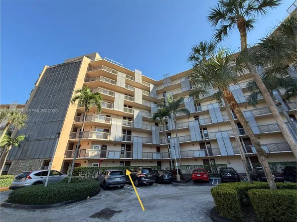 3301 N Country Club Dr APT 106, Aventura, FL 33180