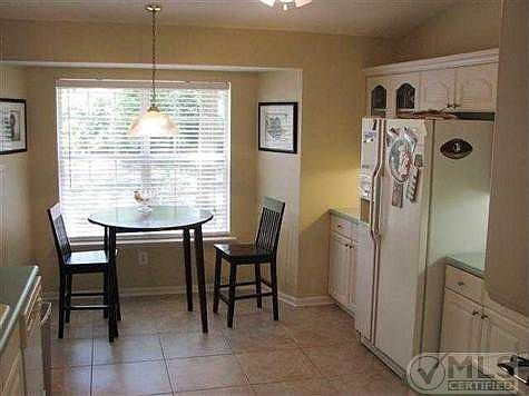 5th image of 1003 Redbud Ave #2