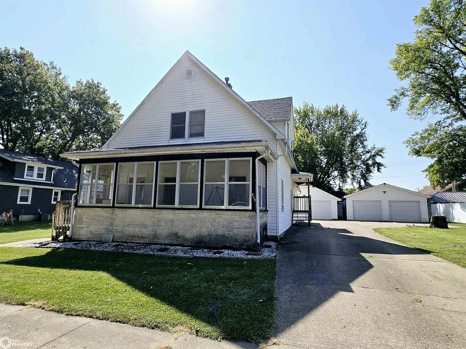 711 Sweeny Ave photo 1