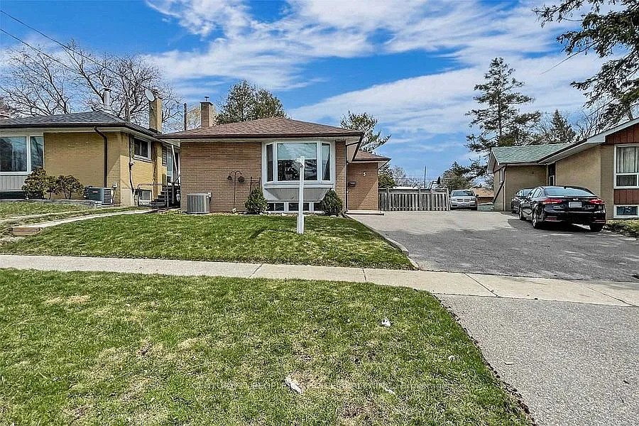 5 Mid Pines Rd