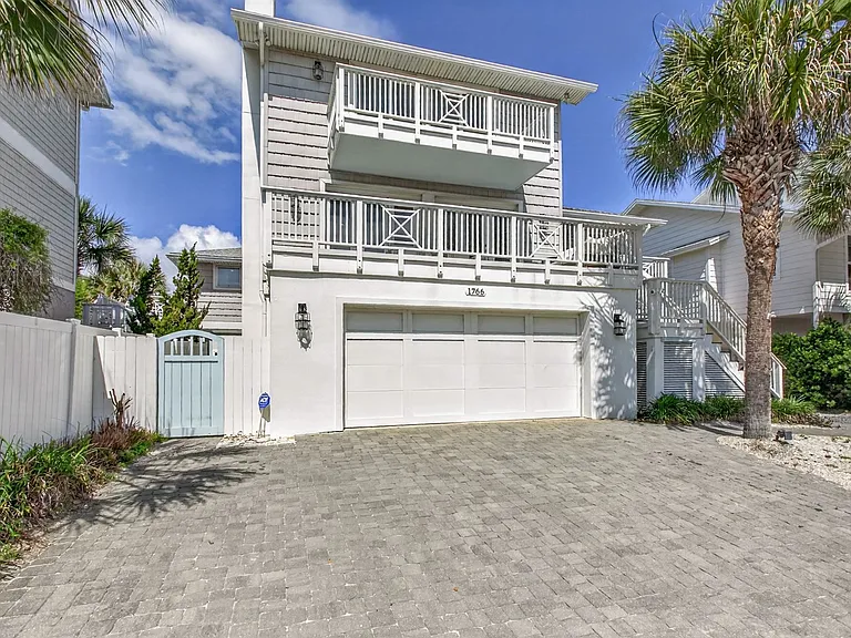 1766 Beach Ave — Photo 3