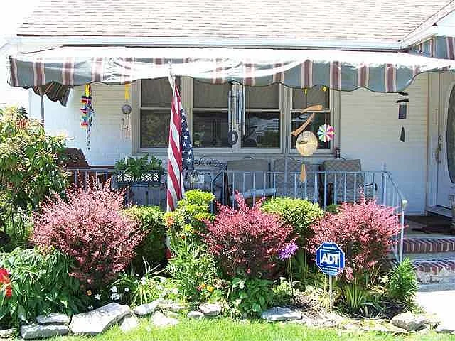 416 N Delavan Ave photo 1
