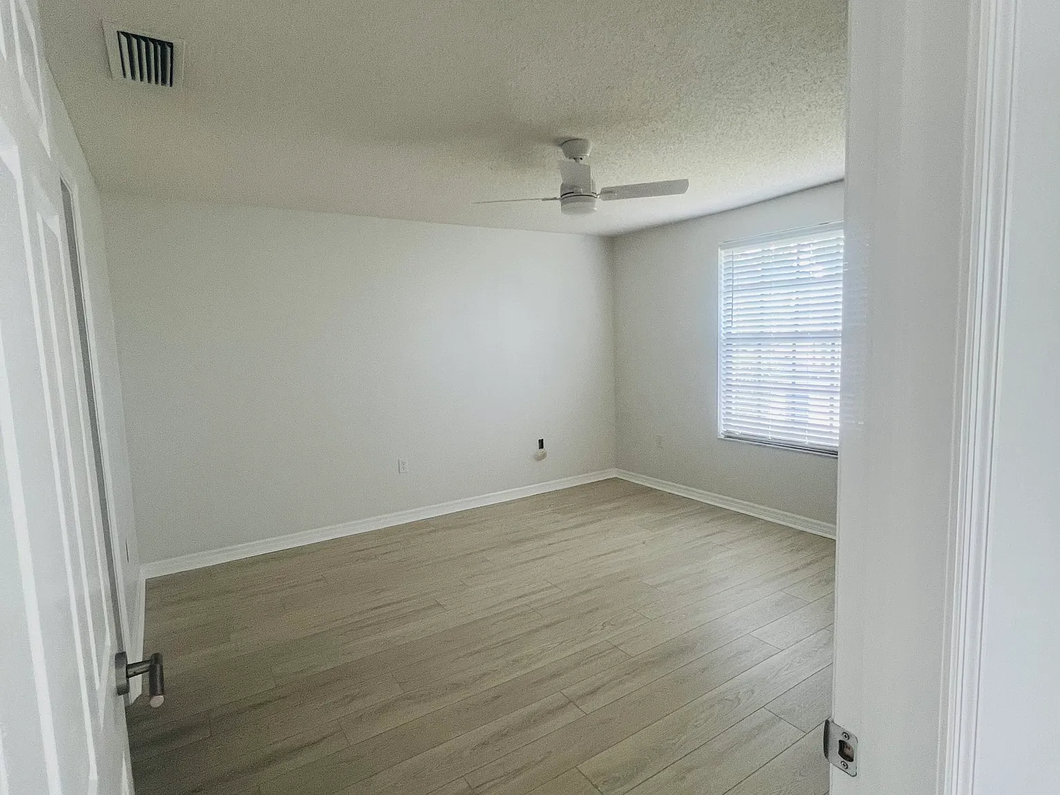 2 bed, 1140 sqft, $2,200 — Photo 3