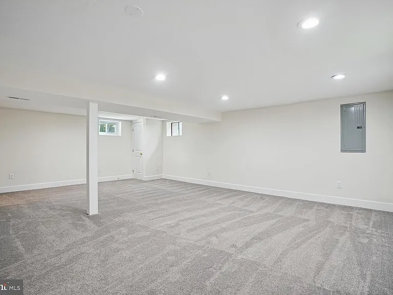 1633 Warner Ave — Photo 19