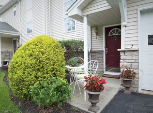 15 Stonehill Rd, Hamburg, NJ 07419