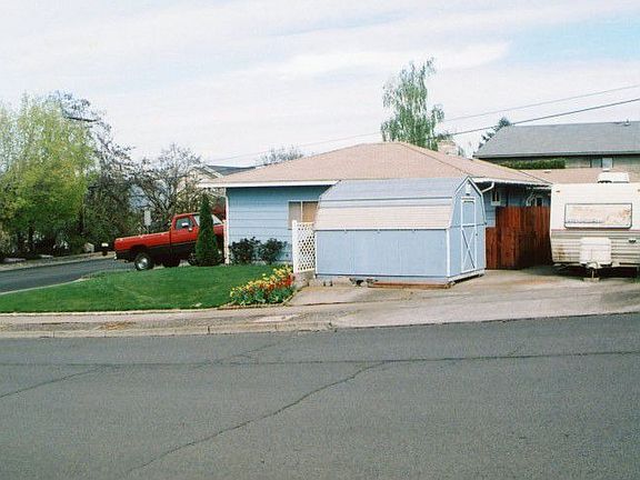 2nd image of 1600 E 19th St