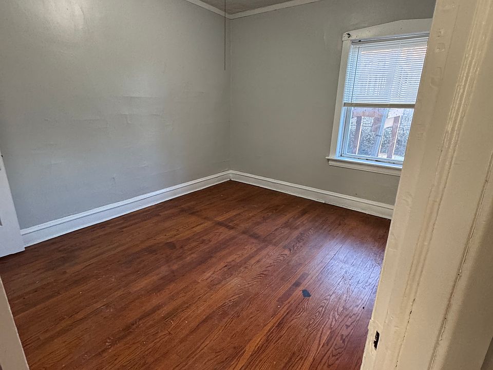 2nd image of 2818 W 64th St #1W