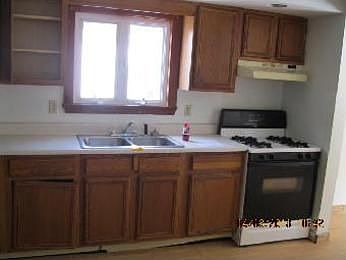 3rd image of 9 Howard St