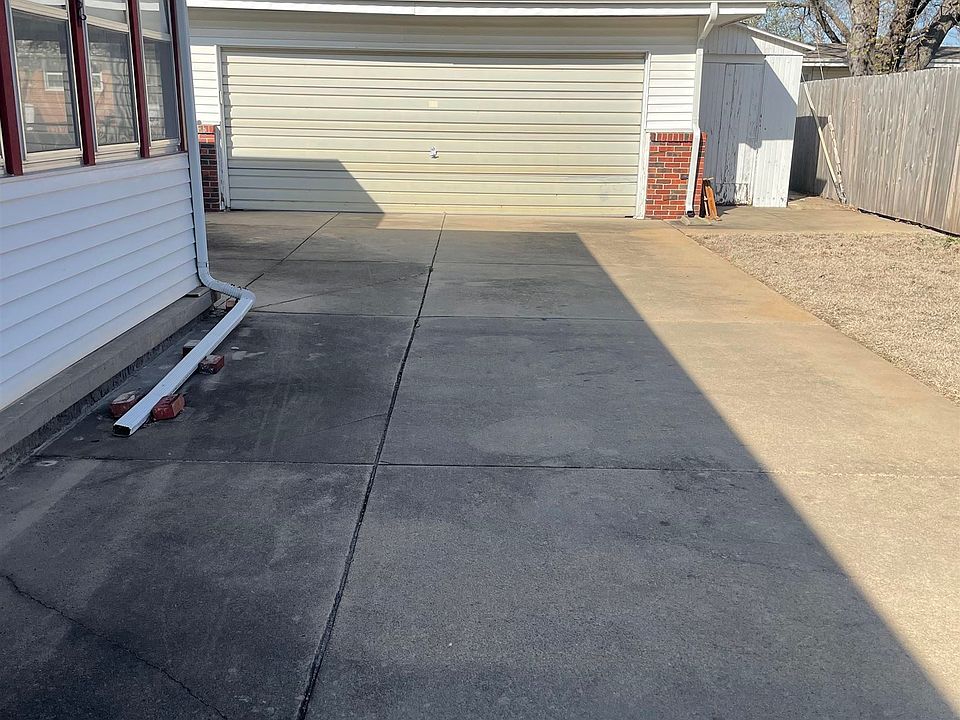 2nd image of 2741 S Pattie St