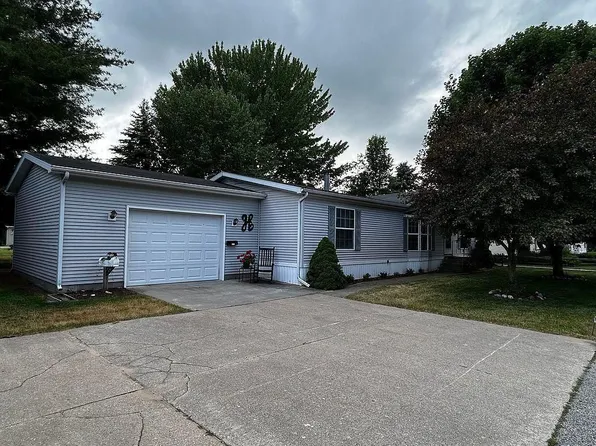 3711 W Woodview Dr, Ludington, MI 49431