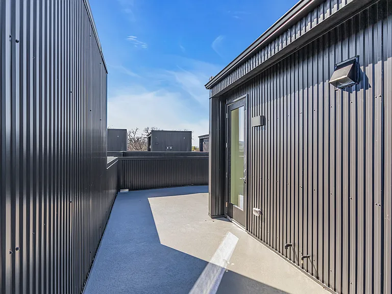 426 W 9th St #108 — Photo 34
