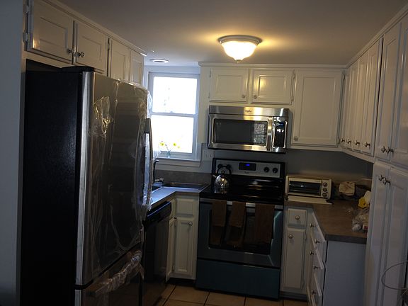 3rd image of 1098 Lake Dr