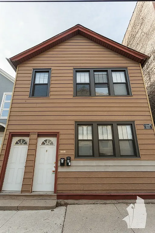 2 bed, 1.0 bath, 749 sqft, $2,350 — Photo 1