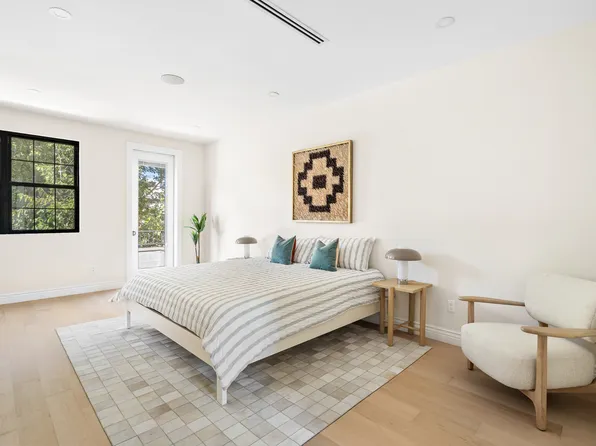 493 Hancock Street image 14 of 25