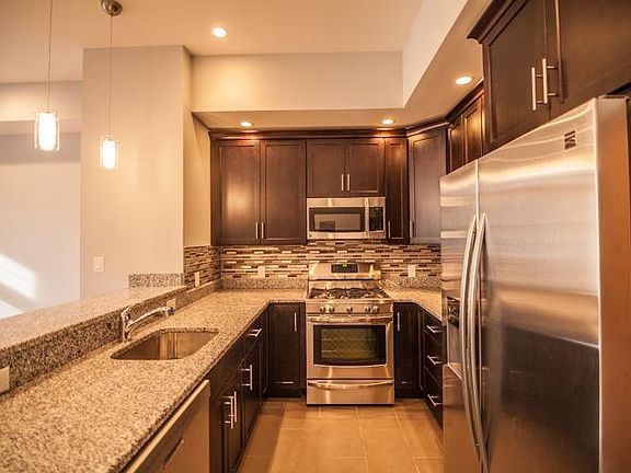 3rd image of 615 S 6th St APT 204
