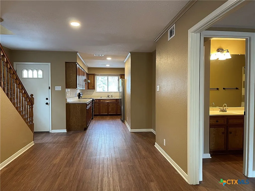 2 bed, 2.0 bath, 1533 sqft, $1,825 — Photo 2