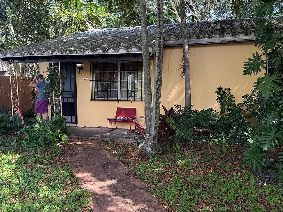 1st image of 1520 NE 1st Avenue