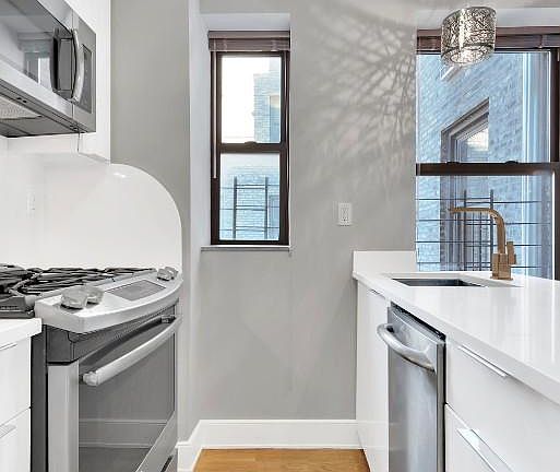 3rd image of 308 W 30th St APT 9F