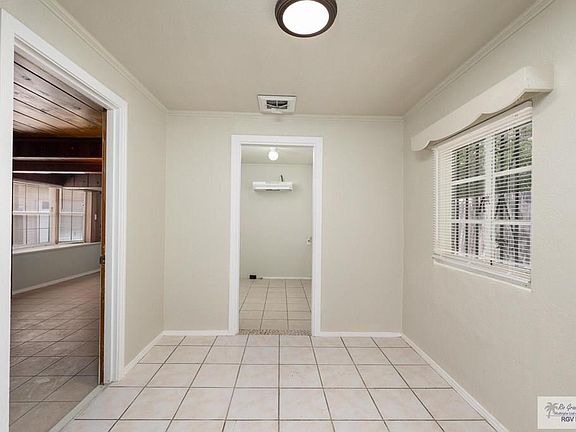 5th image of 1018 E Filmore Ave