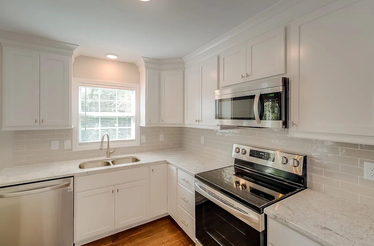 4 bed, 3.5 bath, 3000 sqft, $3,195 — Photo 2