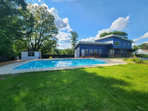 15 Dennison Ln, Southbridge, MA 01550