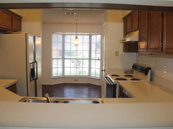 5th image of 2835 Harvard Dr