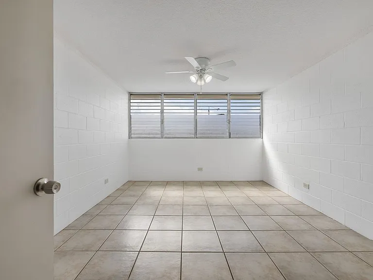 2501 Coyne St #205 — Photo 7