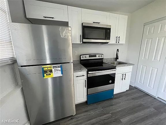 2nd image of 3904 SW 13th Ct APT 20