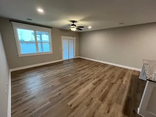 868 N Cloverleaf St — Photo 2