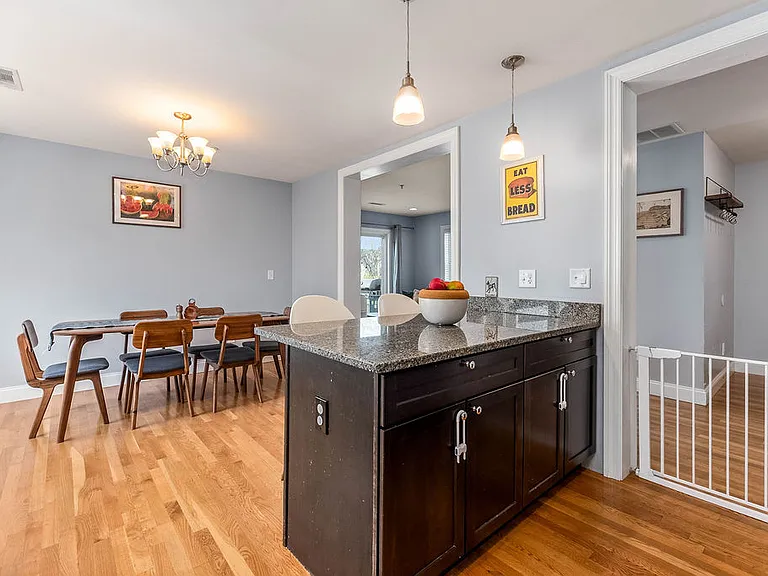10 Irma St #3 — Photo 3