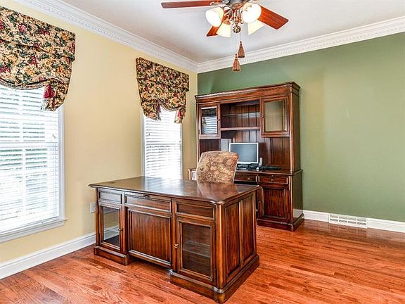 4th image of 502 Tara Ct