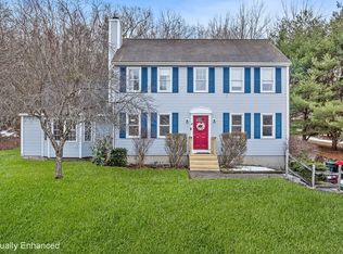 4 Hillside Dr, Sutton, MA 01590